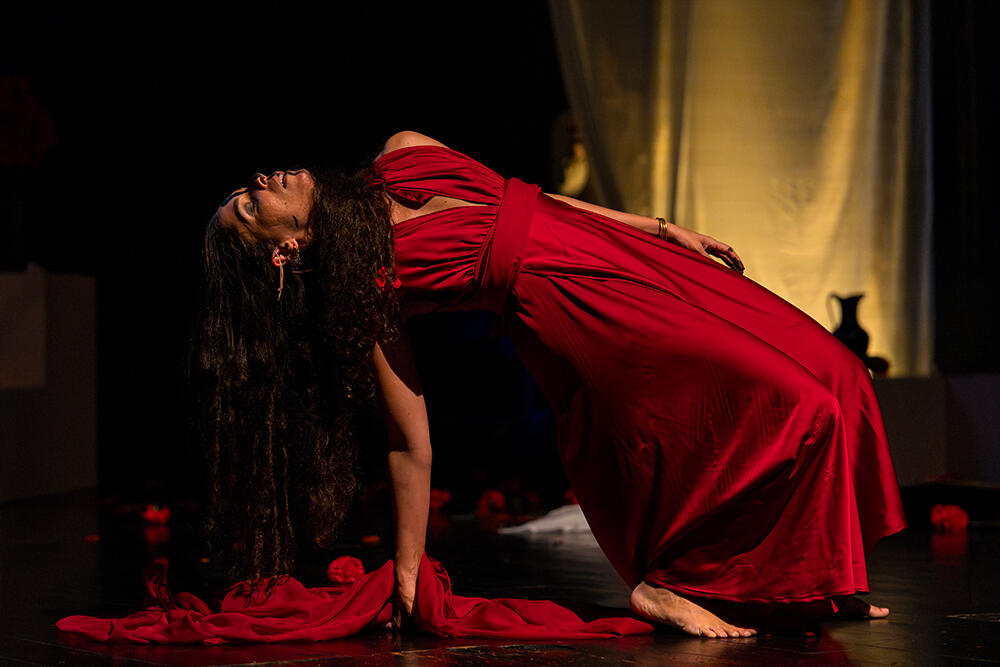 "les scènes captivent"